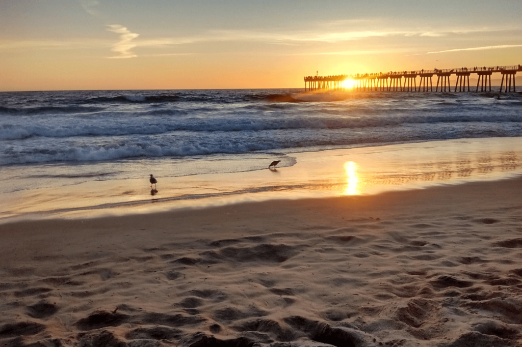 Hermosa Beach is the perfect place to swim, build a sandcastle, relax the white sand, or have a picnic.