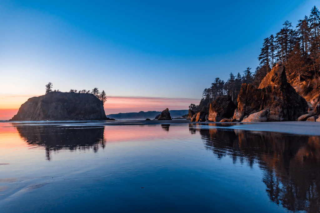 Ruby Beach is home to incredible landscapes including rocky shores, massive driftwood structures, and beautiful ocean views.